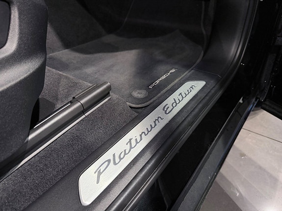 Porsche Cayenne 5 of 5