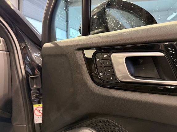 Porsche Cayenne 11 of 18