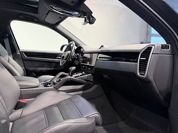Porsche Cayenne 8 of 18