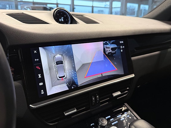 Porsche Cayenne 18 of 18