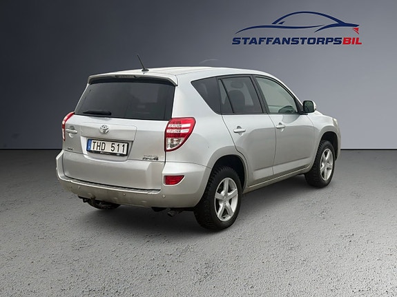 Toyota RAV4 5 of 12