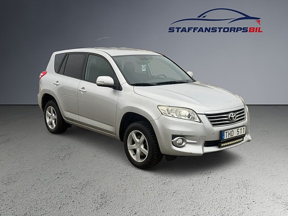 Toyota RAV4 3 of 12