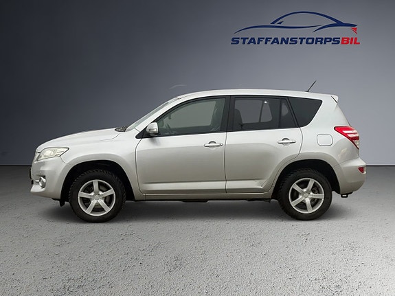 Toyota RAV4 7 of 12