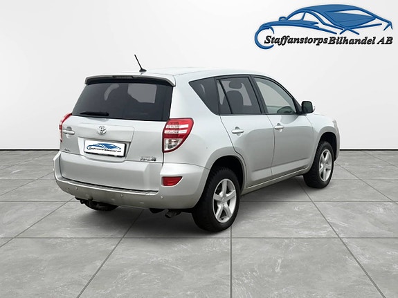 Toyota RAV4 5 of 5