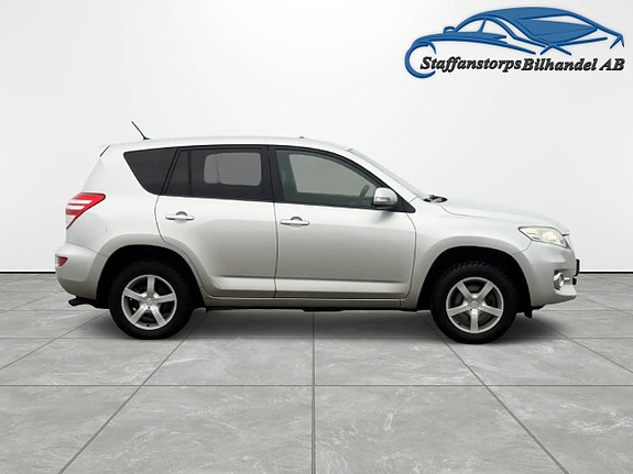 Toyota RAV4 4 of 5