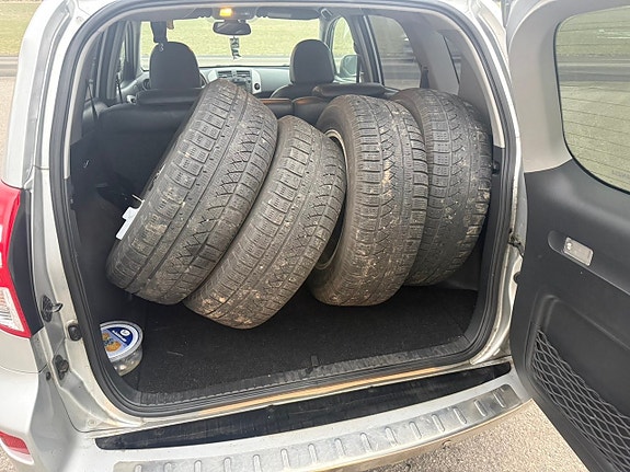 Toyota RAV4 12 of 12