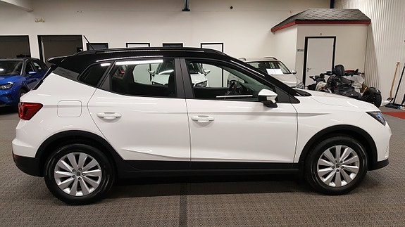 Seat Arona 8 of 23