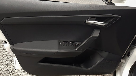 Seat Arona 22 of 23