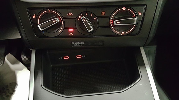 Seat Arona 21 of 23