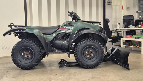 Kawasaki 650- Snöplog tillval - Nyservad - Nya Däck