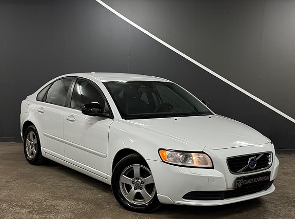 Volvo S40 3 of 5