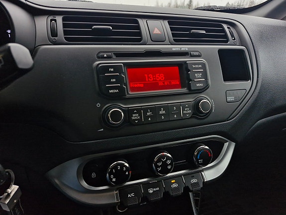 Kia Rio 8 of 14