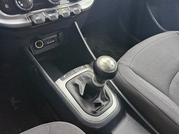 Kia Rio 9 of 14