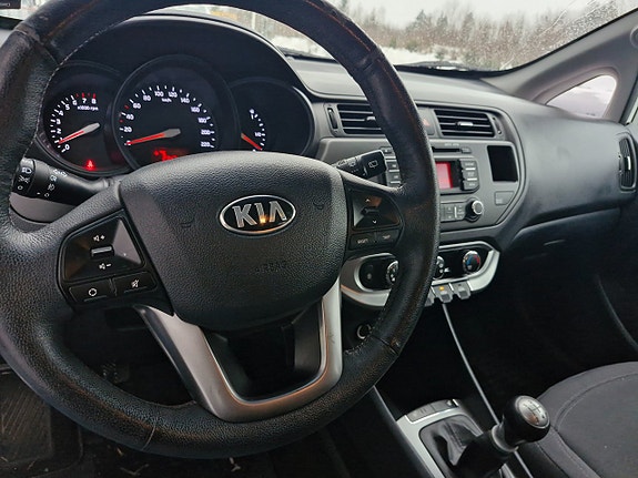 Kia Rio 10 of 14