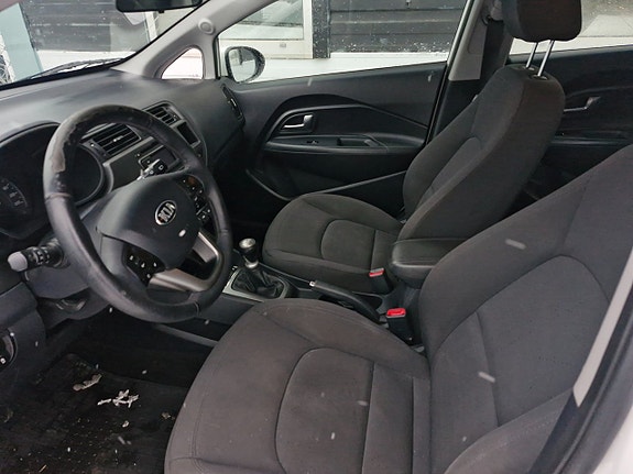 Kia Rio 6 of 14