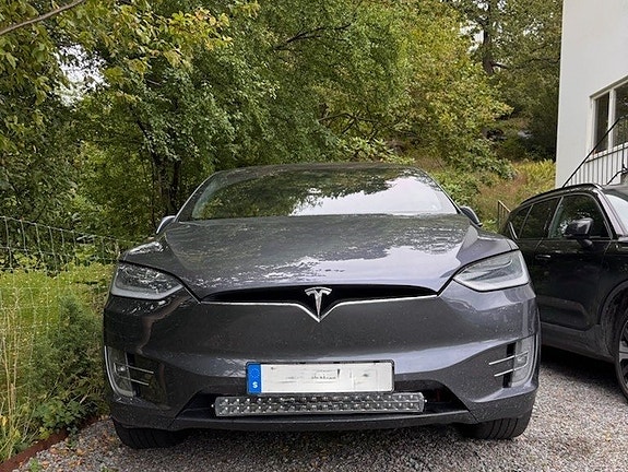 Tesla Model X 7 of 13