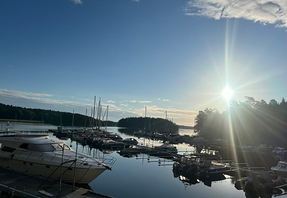 Värmdö / Jungfru Marina - SOMMAR BÅTPLATSER 2026 - STOCKHOLMS TVEKLÖST BÄSTA LÄGE - Jungfru Marina 3 of 3