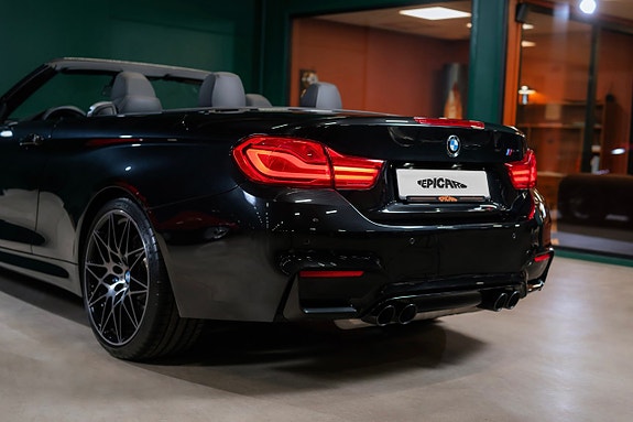 BMW M4 4 of 5
