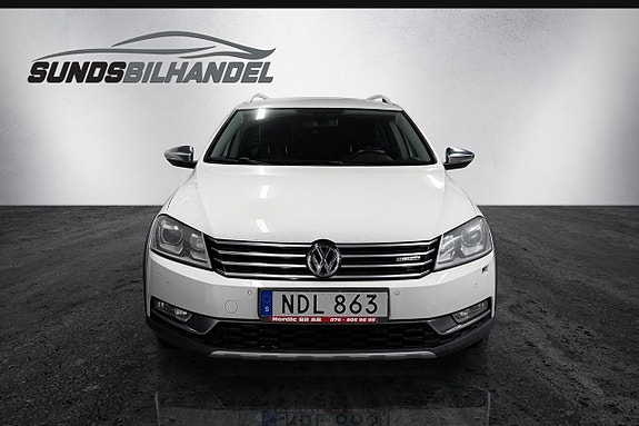 Volkswagen Passat Alltrack 2 of 5
