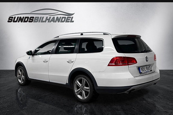 Volkswagen Passat Alltrack 3 of 5