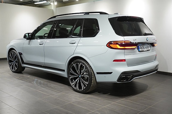 BMW X7 3 of 5