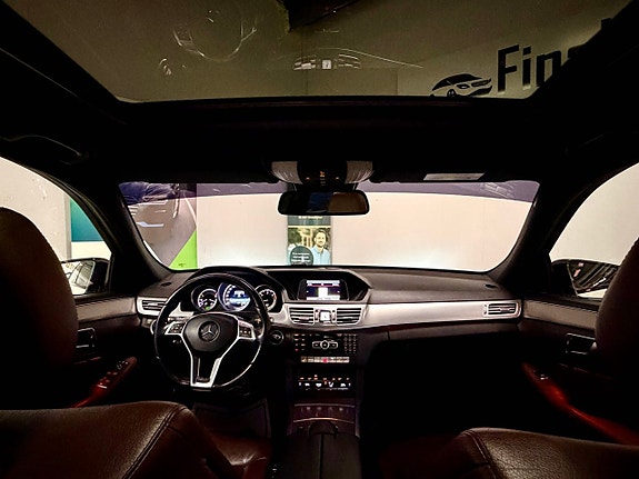 Mercedes-Benz E220 6 of 14