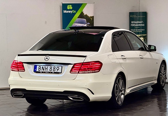 Mercedes-Benz E220 5 of 5
