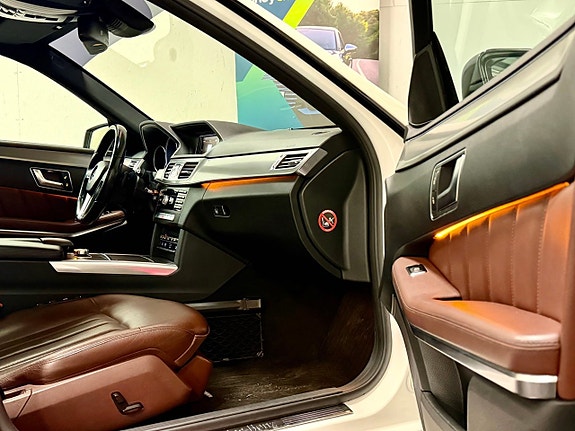 Mercedes-Benz E220 11 of 14