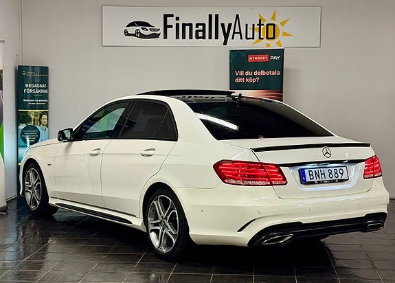 Mercedes-Benz E220 4 of 5