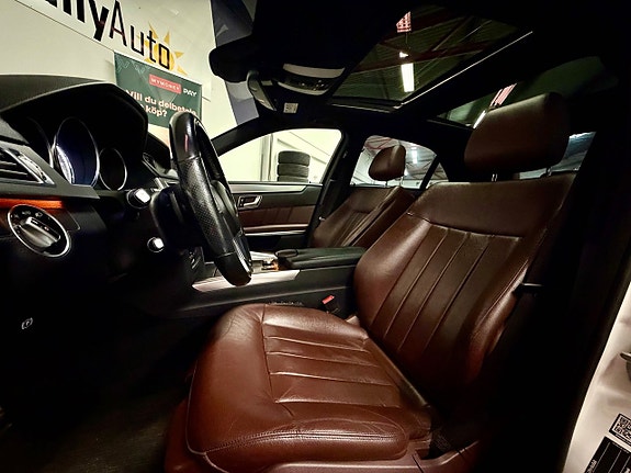 Mercedes-Benz E220 10 of 14
