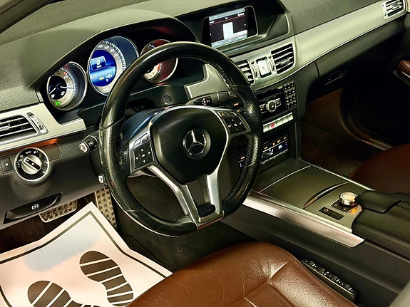 Mercedes-Benz E220 9 of 14