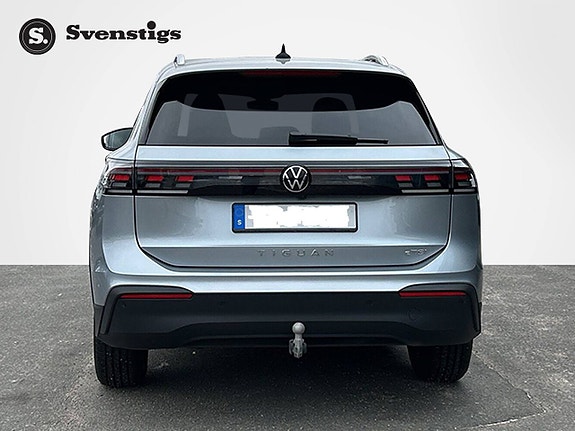 Volkswagen Tiguan 4 of 12