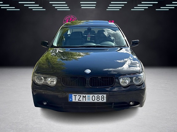 BMW 745i 3 of 5