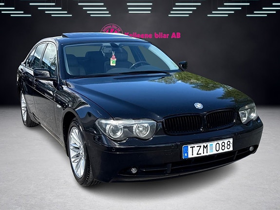 BMW 745i 4 of 5