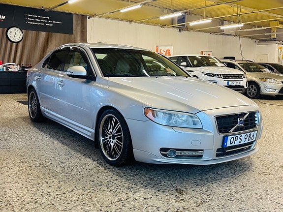 Volvo S80 2 of 5