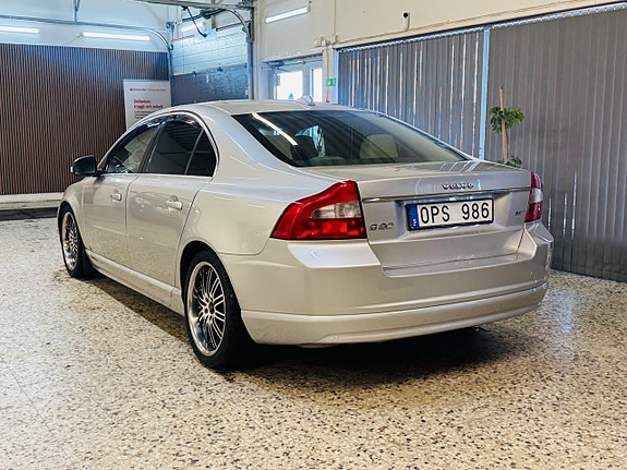 Volvo S80 4 of 5