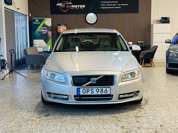 Volvo S80 3 of 5