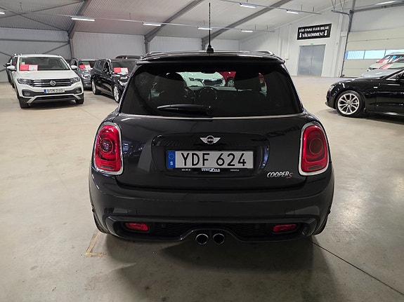 MINI Cooper S 4 of 11