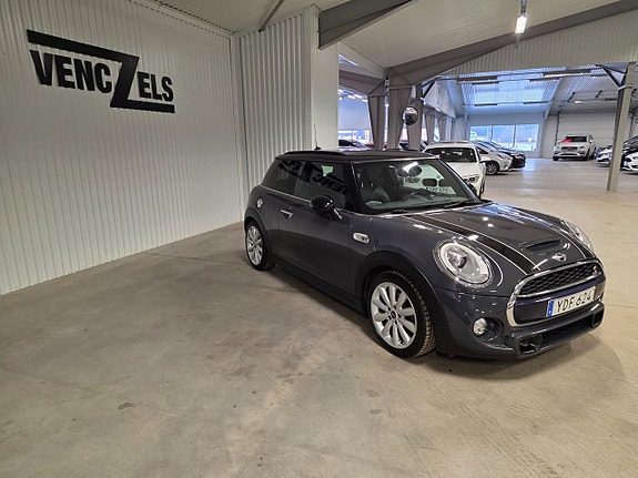 MINI Cooper S 2 of 11