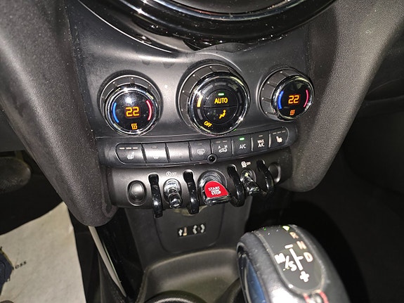 MINI Cooper S 9 of 11