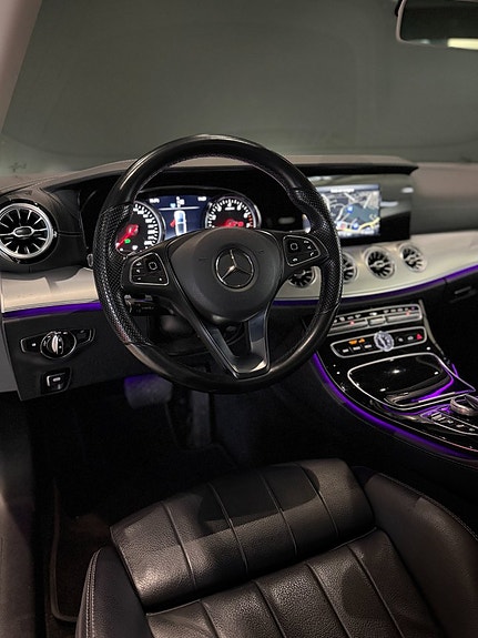 Mercedes-Benz E200 14 of 17