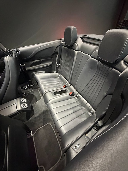 Mercedes-Benz E200 11 of 17
