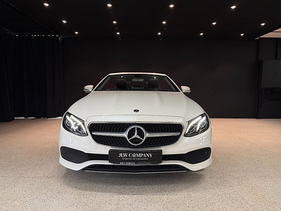 Mercedes-Benz E200 2 of 5