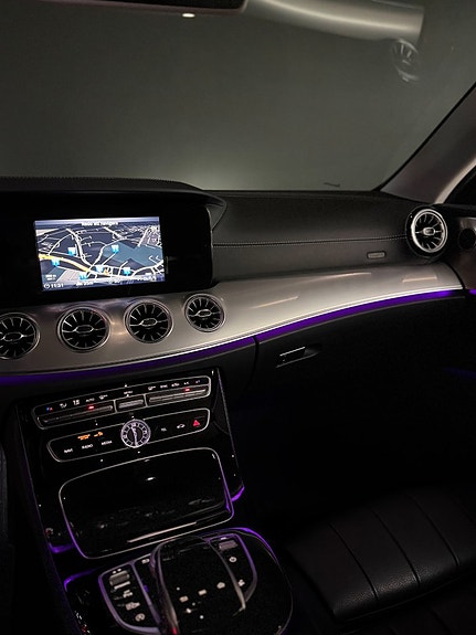 Mercedes-Benz E200 16 of 17