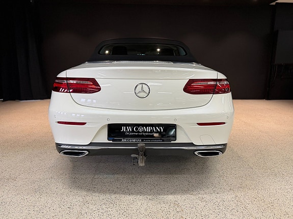 Mercedes-Benz E200 9 of 17