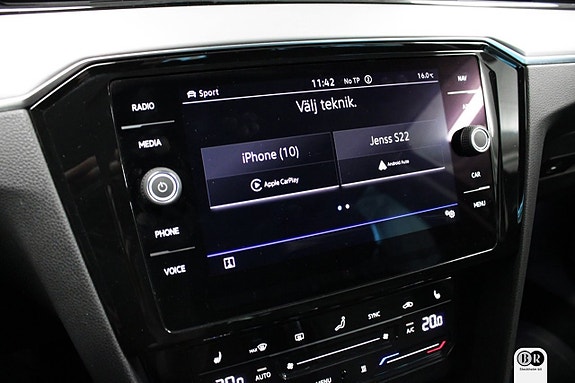 Volkswagen Passat 10 of 16