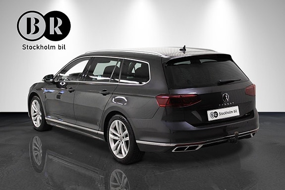 Volkswagen Passat 2 of 16