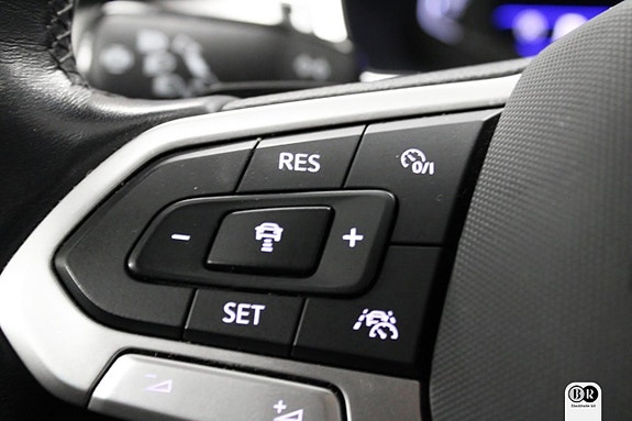 Volkswagen Passat 14 of 16