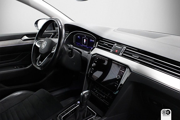 Volkswagen Passat 4 of 16