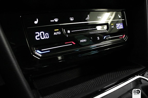 Volkswagen Passat 12 of 16